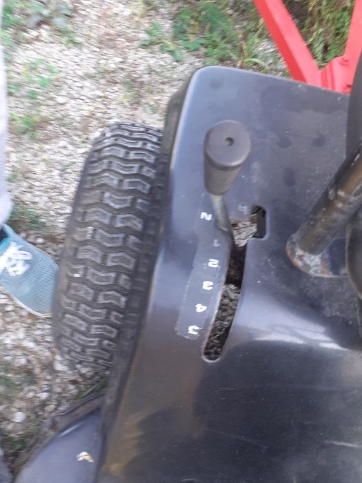 Tractoras de tuns iarba + remorca