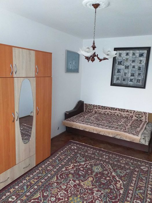 Pers. fizica inchiriez apartament 2 camere semidecomandat in Pod Ros