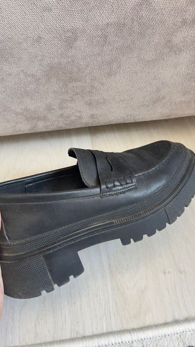 Продам лоферы женские