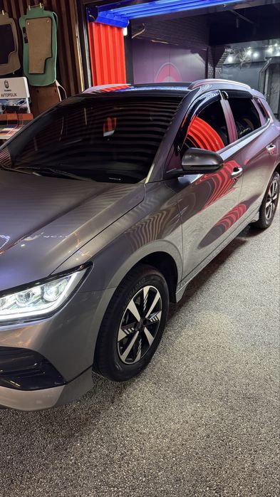 BYD E2 electromobil электромибиль седан