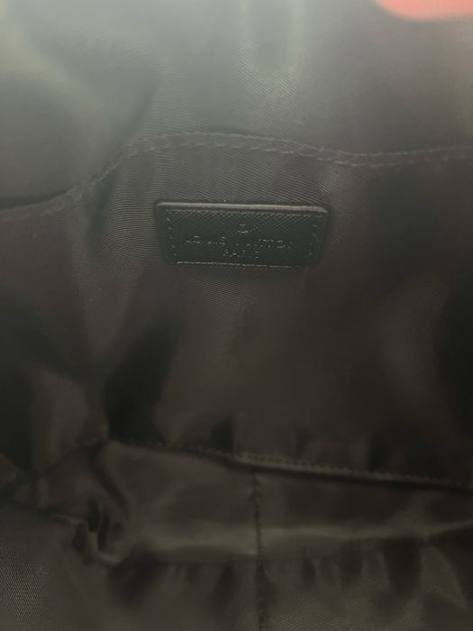 Borseta Louis Vuitton Neagra