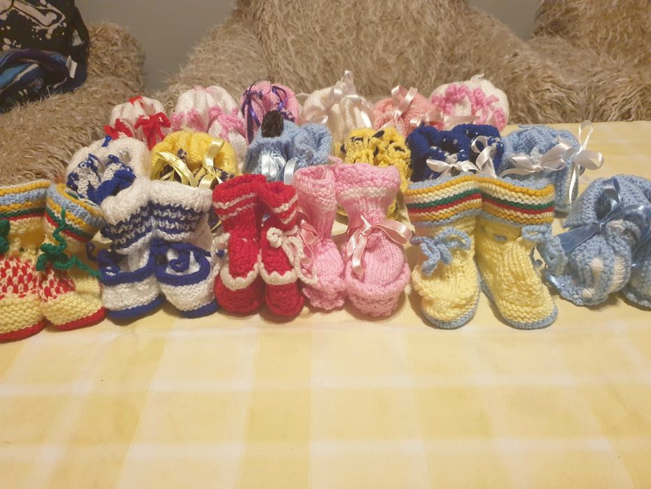 Плетени детски терлици в различни цветове