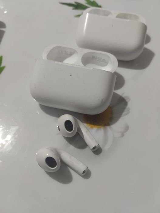 Продам кейсы от apple air pods 2 , pro
