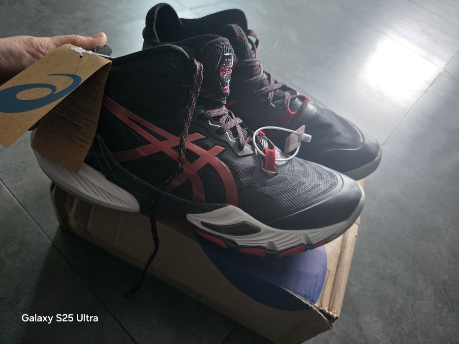 Кроссовки новые продам , Asics metarise