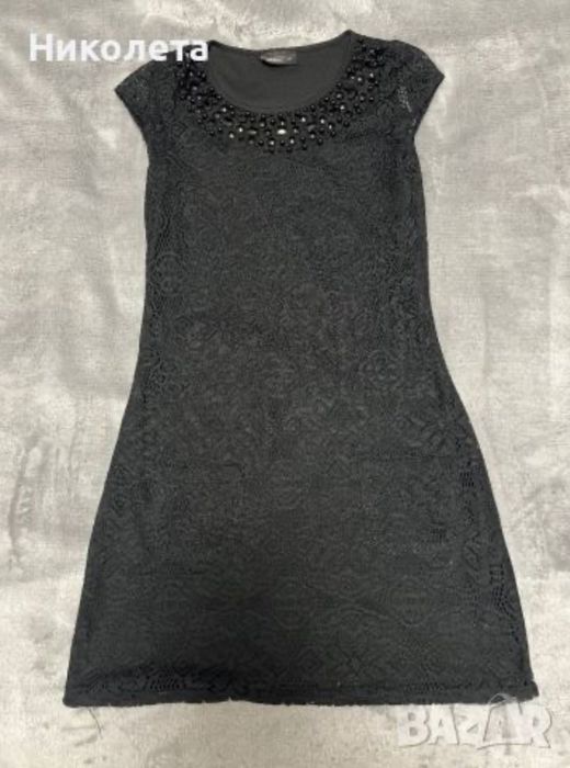 Черна рокля с камъни