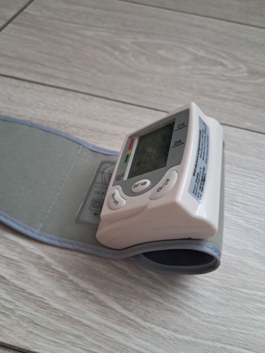 Электронный тонометр запястье модель CK 1018.