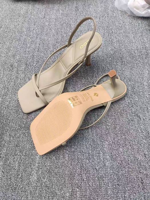 Продаются новые босоножки 40 размера