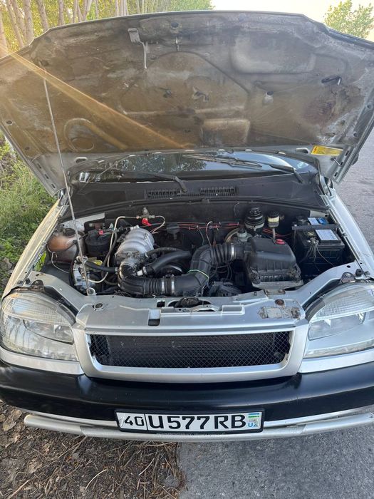 Niva 4x4 sotiladi