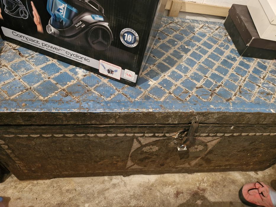 Продам старый сундук большой