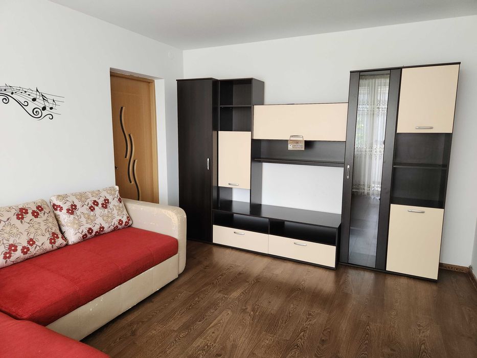 Vând apartament 3 camere.