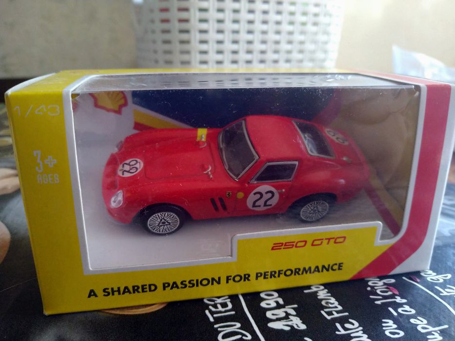 Колички Burago Ferrari 1:43