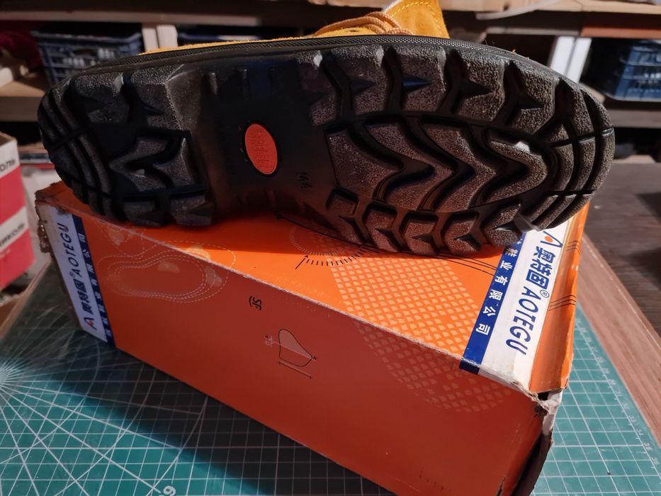 Рабочая  зимня обувь