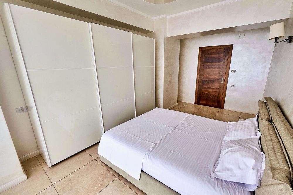 Apartament 3 camere Mamaia, vedere pe Lac, Proprietar