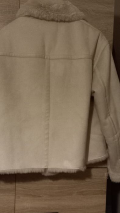 Дамско яке меко и топло за студените зимни дни.Дамско палто малко под