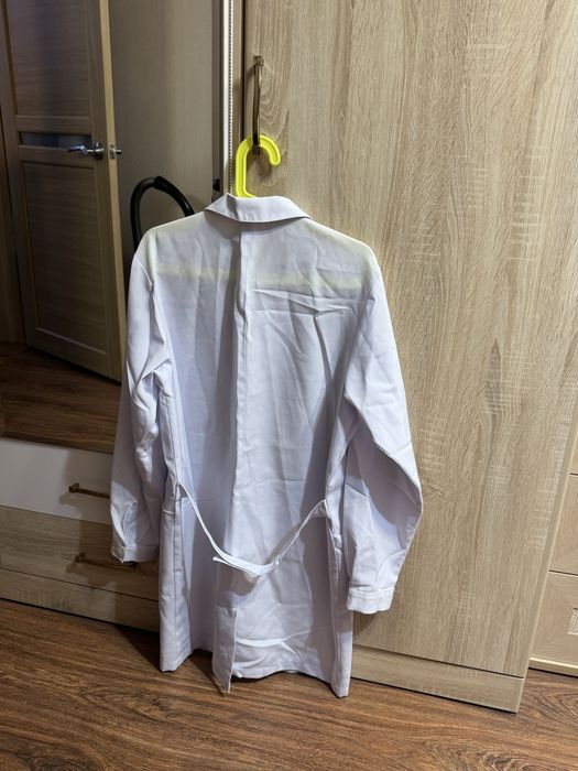 2 медицинских халата + шапочка