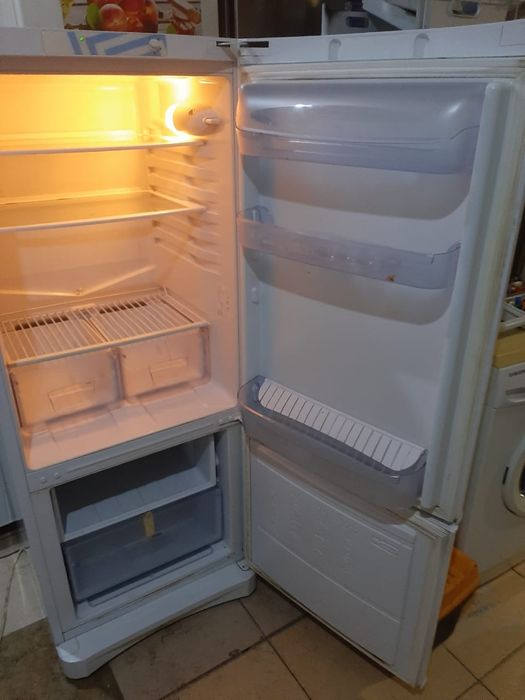 Холодильник Indesit . Гарантия. Доставка.