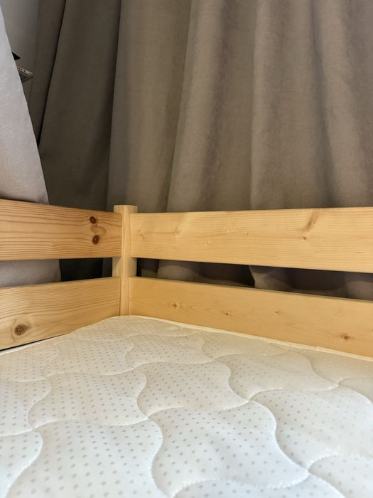 Кровать детская деревянная
