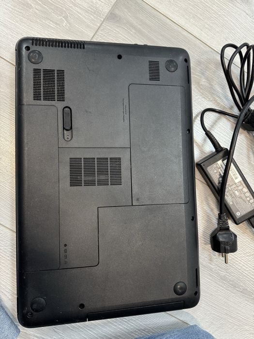 Ноутбук HP 650, работает от зарядки