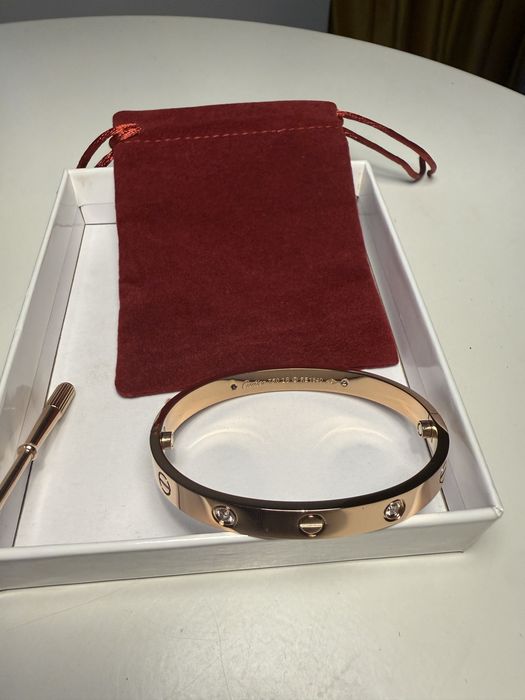 Bratara cartier cu pietre diferite marimi si culori