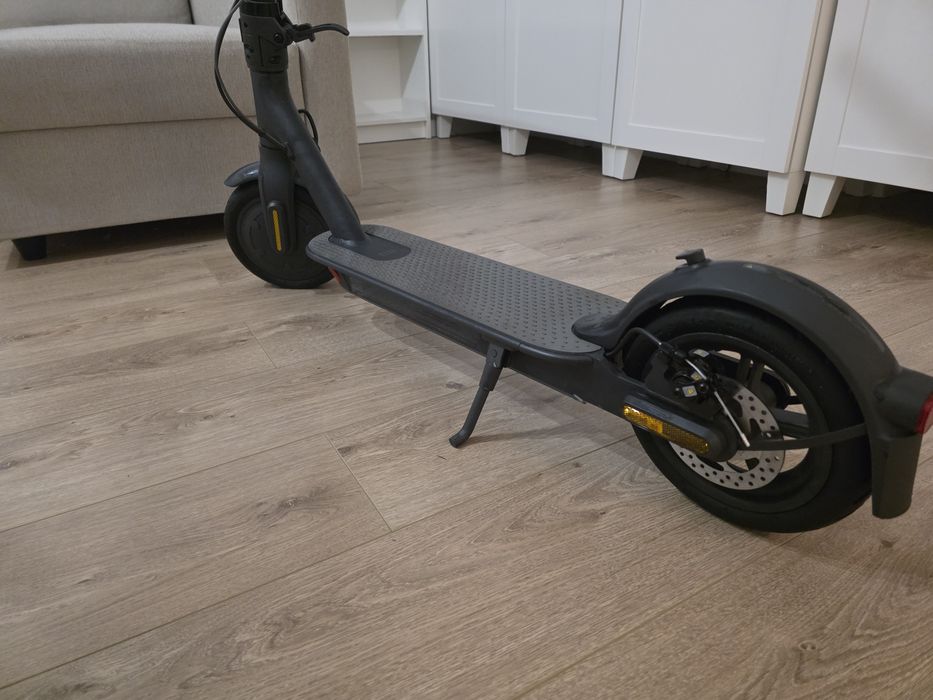 Trotinetă electrică Xiaomi Essential – stare excelentă, foarte puțin f