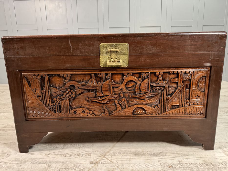 Сандък масив, дърворезба К068