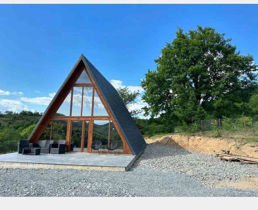 Vand cabana cu acoperișul mansarda o cameră si baie