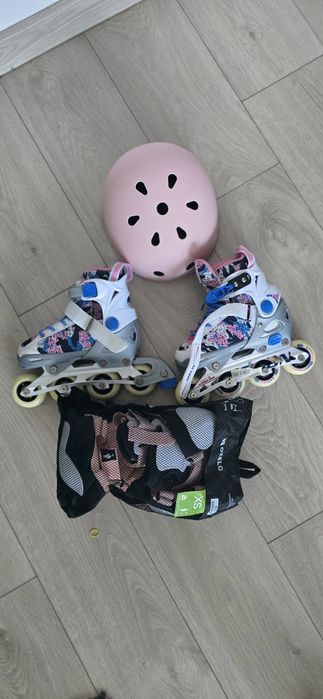 Set complet role copii ( cu casca, genunchiere, cotiere )