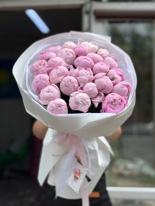Подсолнух, кустовые розы, хризантемы пионы