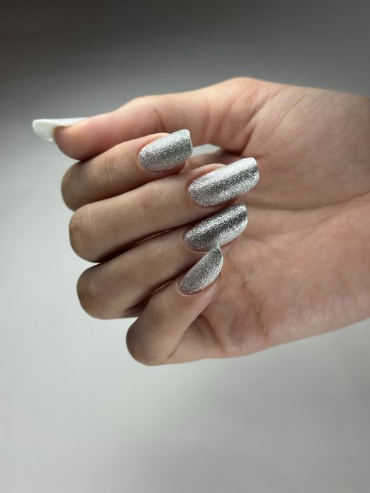 Unghii cu gel / pedichiură / semi cu apex