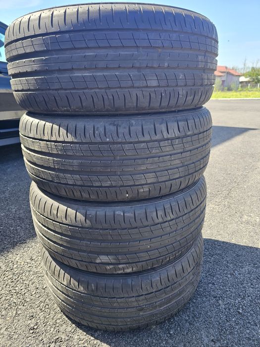 Vând cauciucuri 225 50 R18