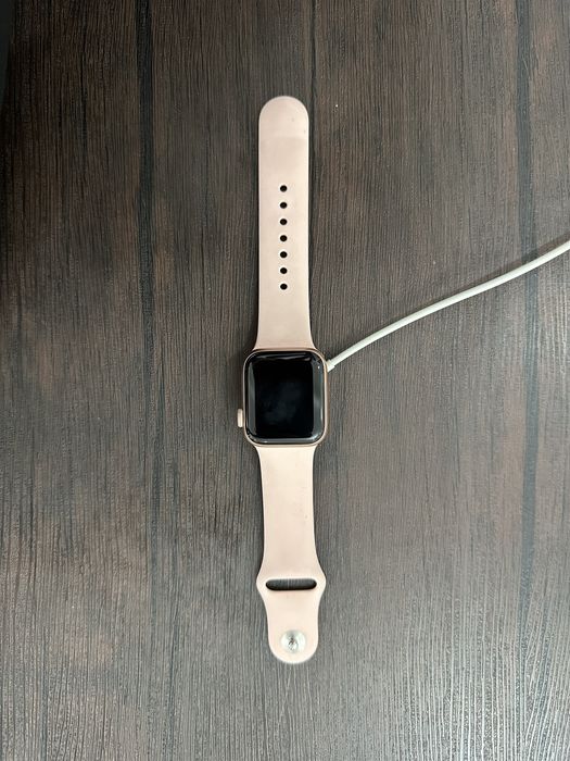 Apple watch SE с ремешком