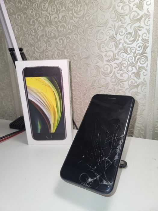 Продаю iphone se 2