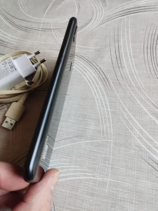 Продавам телефон