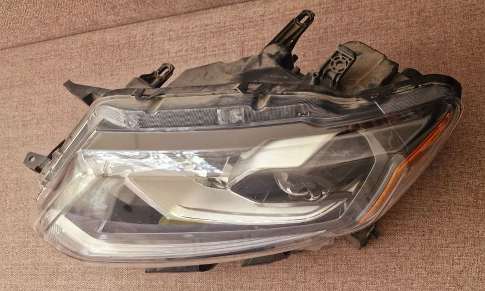 Ляв(шофьорски) фар за Nissan Rogue (X-Trail) T32 SL Нисан Роуг