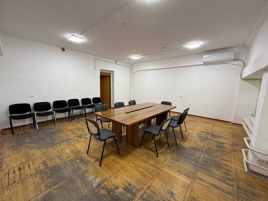 Алайский бозори олдида офис ижарага берилади (оринтир Mobi.uz)