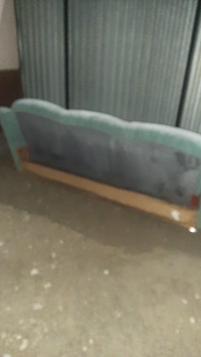 Продам диван в среднем состоянии