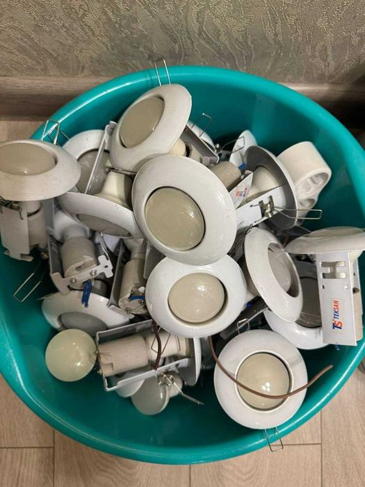 Споты с лампочками