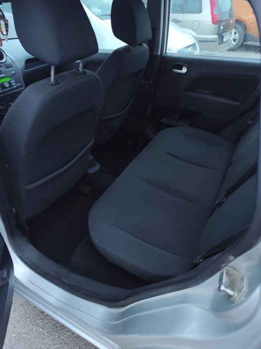 Vând Ford Fiesta 1,4 benzină,an 2007