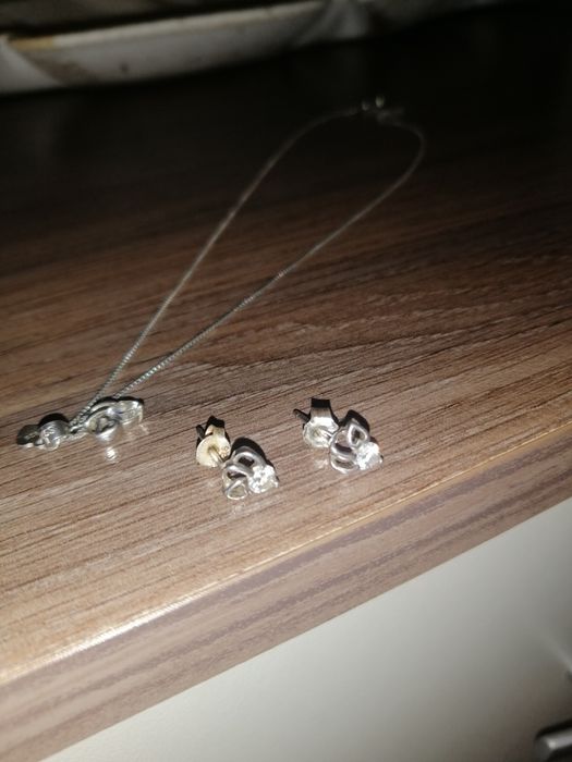 Комплект сребърни обеци и синджира с медальон с формата на обеците