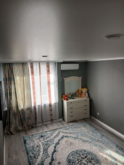 8 мкрн-нан 1 бөлмелі үй сатылады.