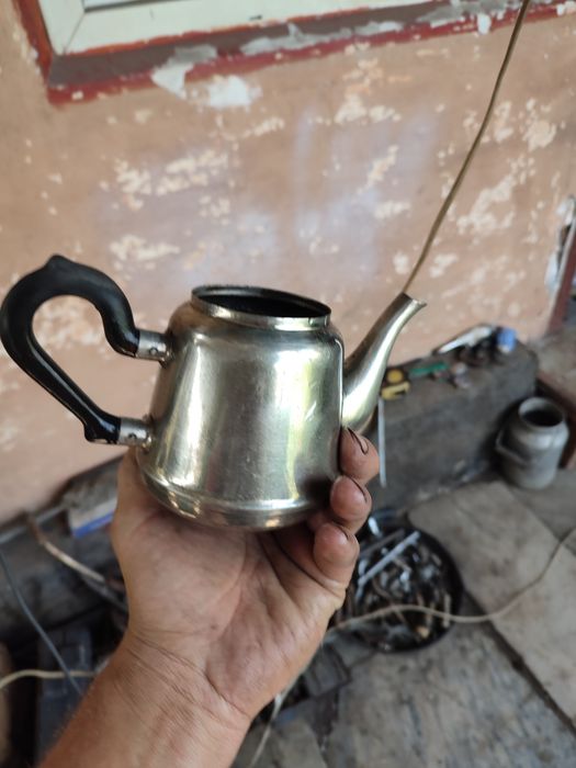 Лопаты топоры самовар инструменты