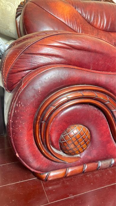 Кожаный диван - тройка