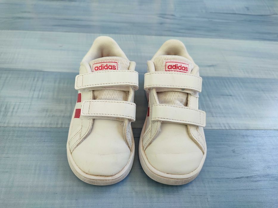 Маратонки Adidas, Nike, HM