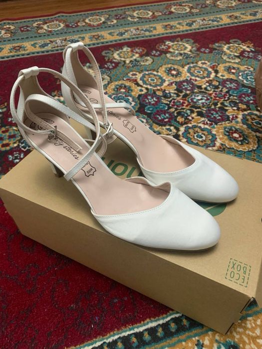 Свадебные туфли.