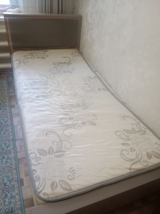 Продам кровать односпальняя б/у достояние отличное, производства с диз