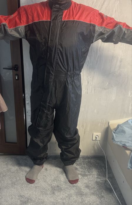 Продавам непромукаем цял гащеризон (Дъждобран)