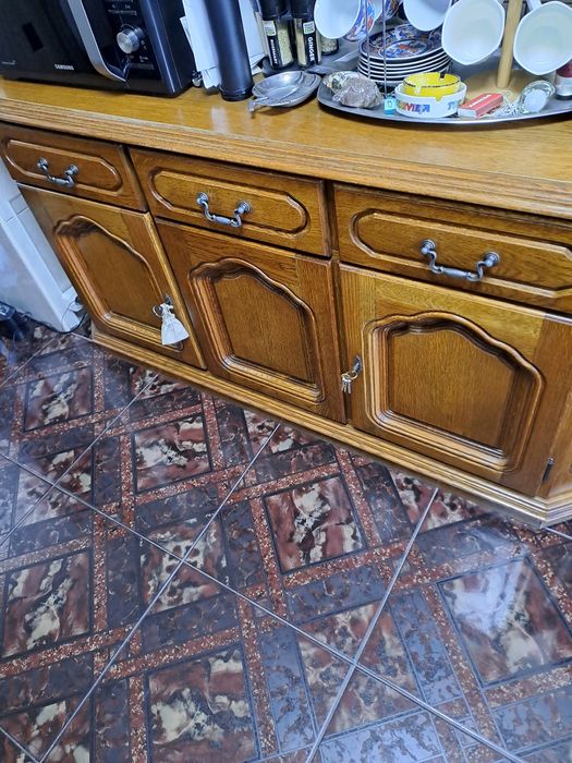 Vând mobila de bucătărie.