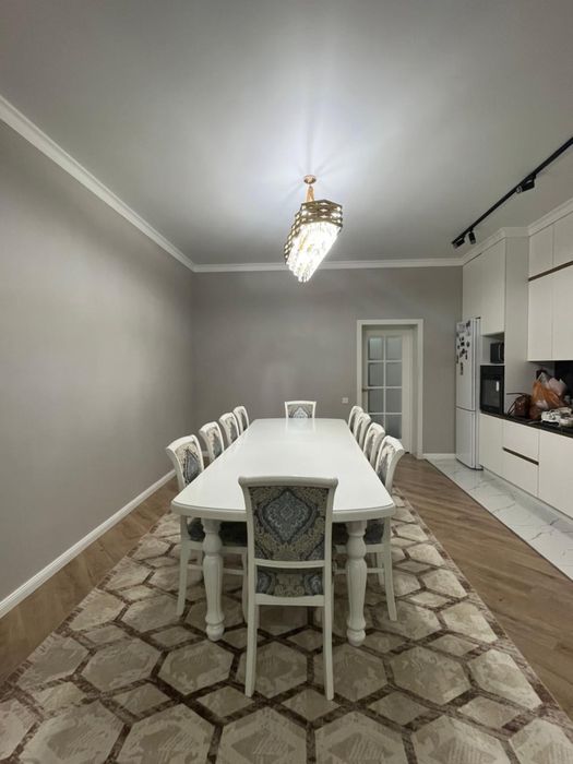 Продам гостинный стол со стульями