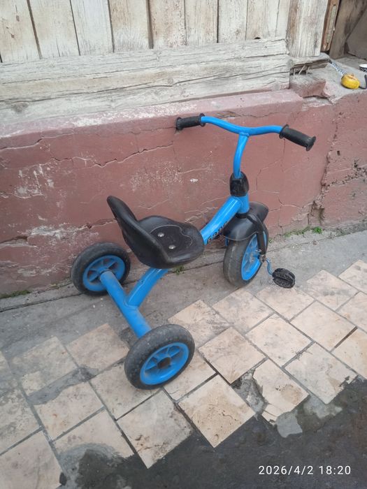 Велосипед трёхколёсный