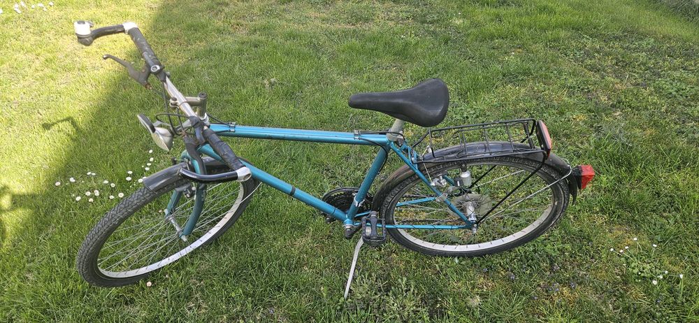 Bicicletă cu far pe dinam si porbagaj